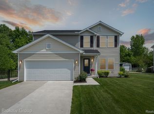 9211 Hawthorn Dr, Davison, MI 48423