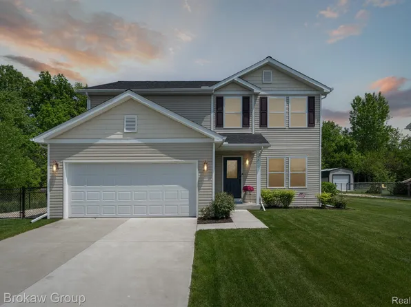 9211 Hawthorn Dr, Davison, MI 48423
