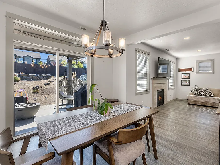4476 SW Salmon Pl — Photo 13
