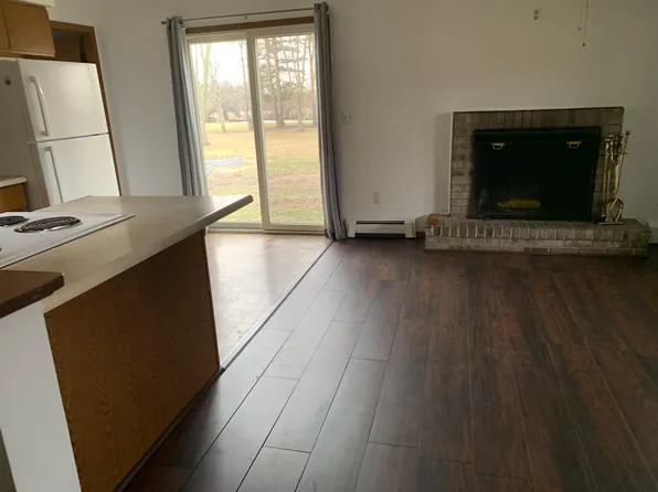 736 Mayer Rd, Smiths Creek, MI 48074
