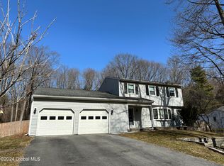 12 Huntwood Dr, Clifton Park, NY 12065