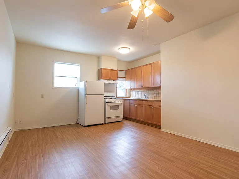 7204 NE Glisan St — Photo 3