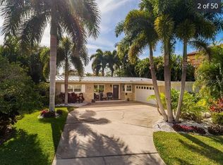 17 Winston Dr, Belleair, FL 33756