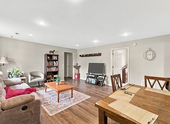 3rd image of 10988 Pickett Ridge Rd