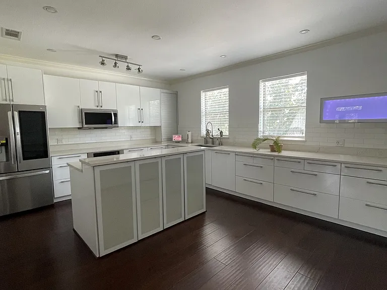 510 Refugio St — Photo 3