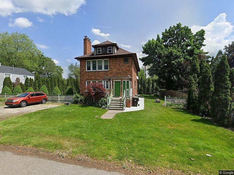 1st image of 21516 Oxford Ave #1