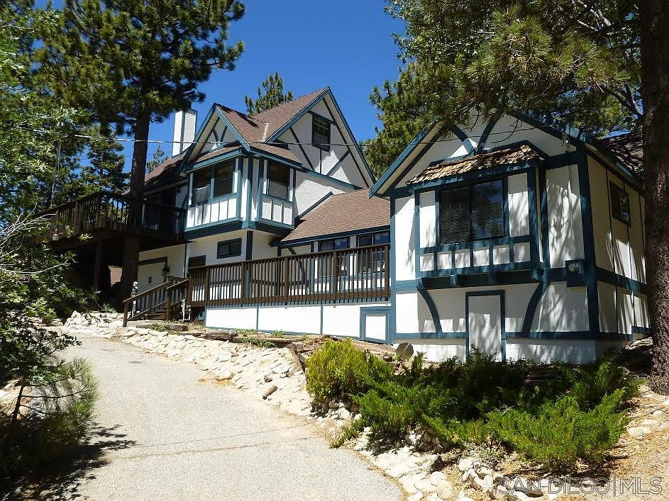 1st image of 580 Dahlia Dr