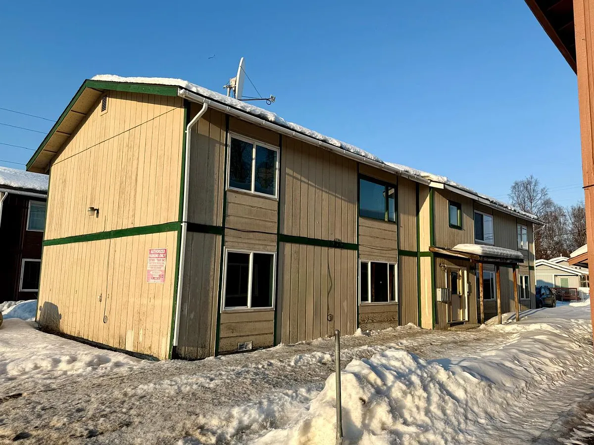 Unit Photo - 423 N Lane St #1