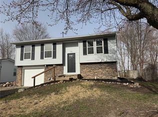 25 Apple Dr, Mattoon, IL 61938