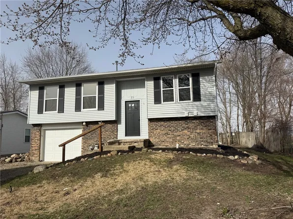 25 Apple Dr, Mattoon, IL 61938