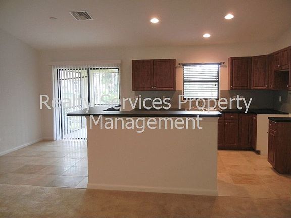 4th image of 3004 E 10th St