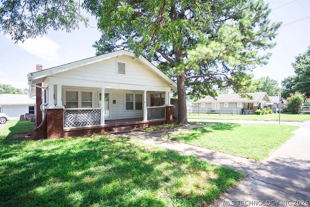 3 bed, 1.0 bath, 1092 sqft, $1,495 — Photo 2