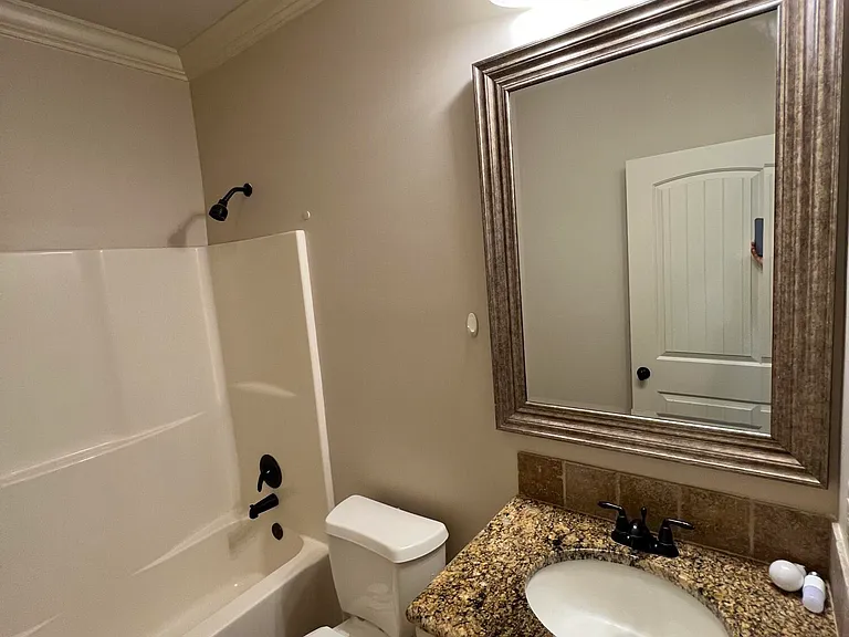 204 Crenshaw Dr — Photo 12