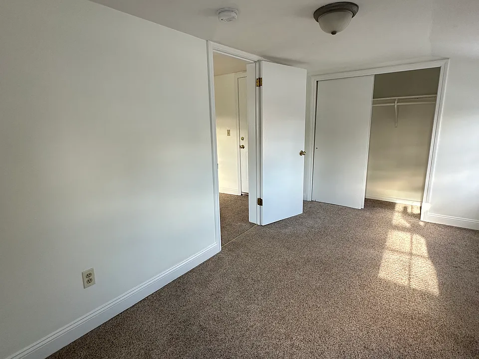 44 Maple Ave #4