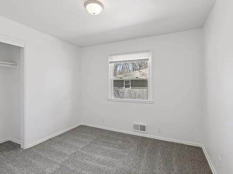 3957 - 3959 Oregon Avenue North — Photo 19