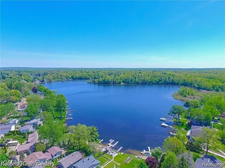 1349 Beach Dr — Photo 3