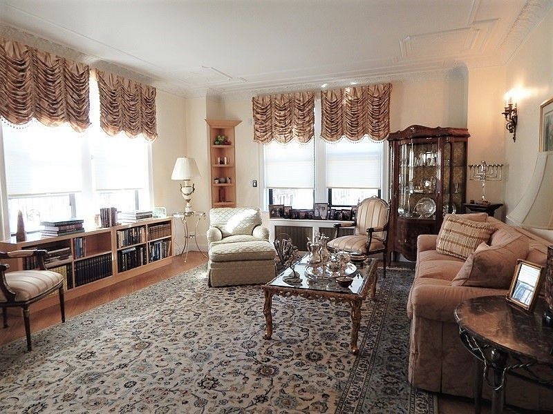 1st image of 255 W 88th St APT 11A