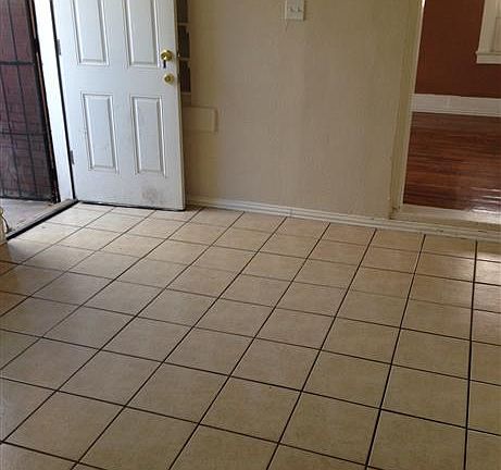 4th image of 3009 Pershing Dr APT 4