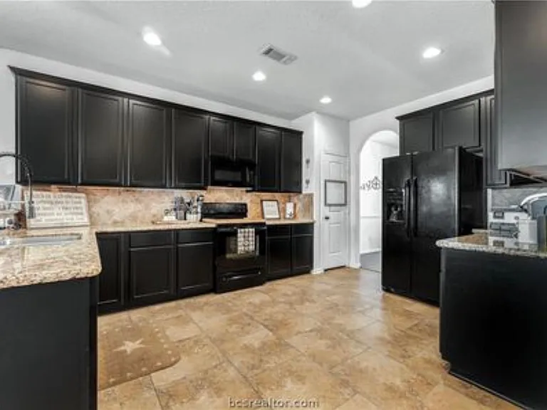 215 Boulder Dr — Photo 3