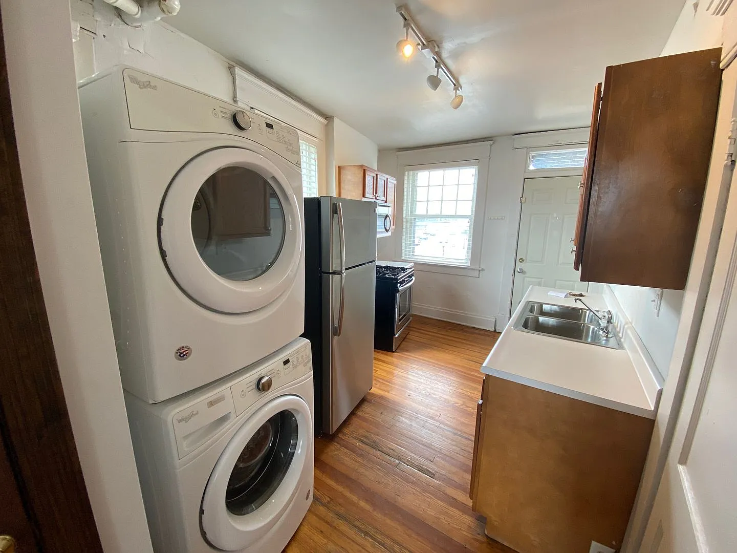E Norwich Ave 4-16 SSR — Photo 2