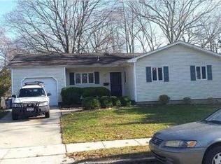 25 Berkshire Rd, West Babylon, NY 11704