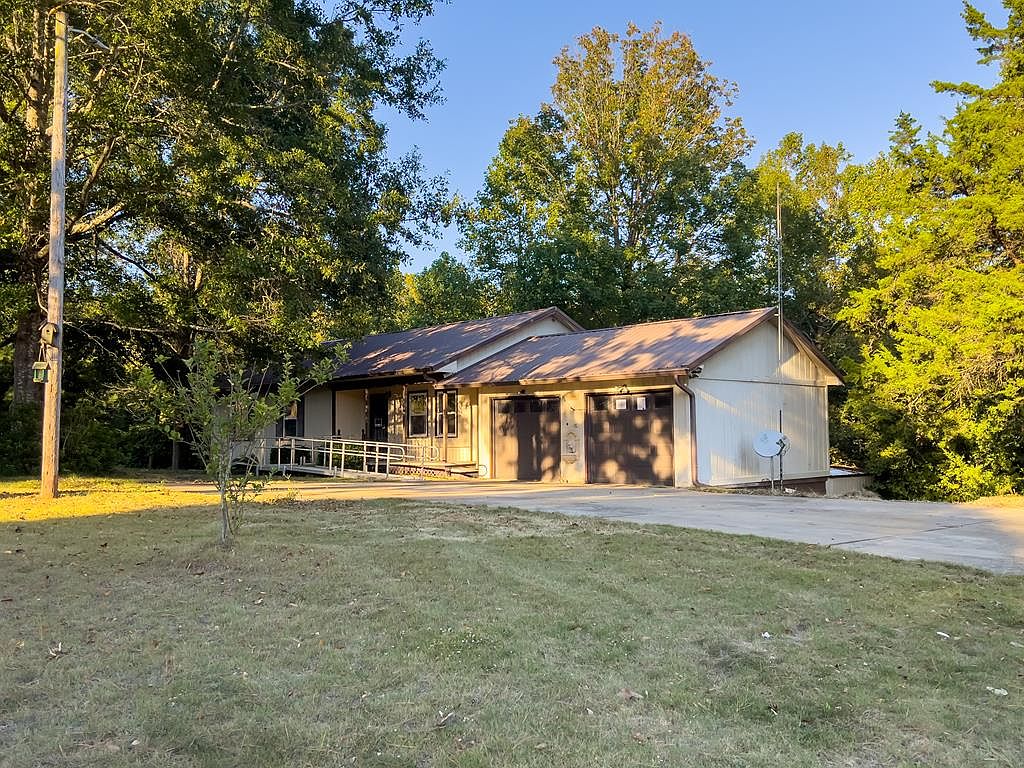 570 Lee Road 379, Smiths Station, AL 36877 Zillow