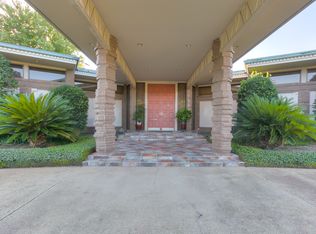 1735 Lakeshore Dr, New Orleans, LA 70122