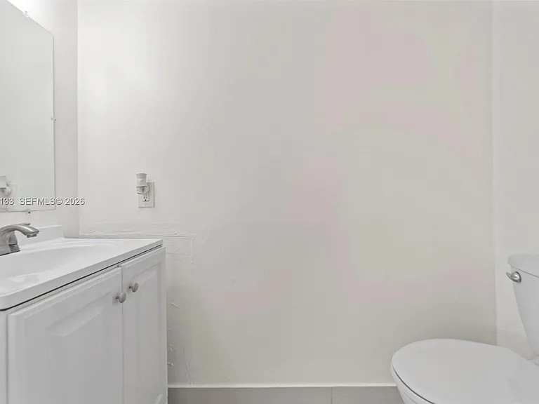1560 NE 151st St #103 — Photo 6
