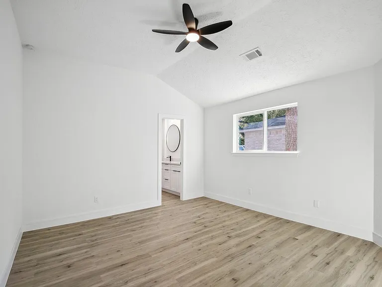 11615 Henley Dr — Photo 17