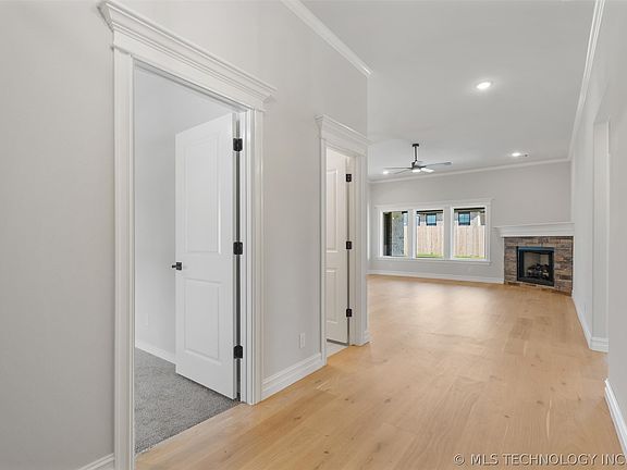 3rd image of 5822 Brandon Ct