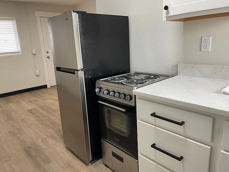 2128 W Broadway Ave — Photo 16