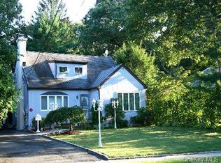 29 Meadowbrook Rd, Syosset, NY 11791