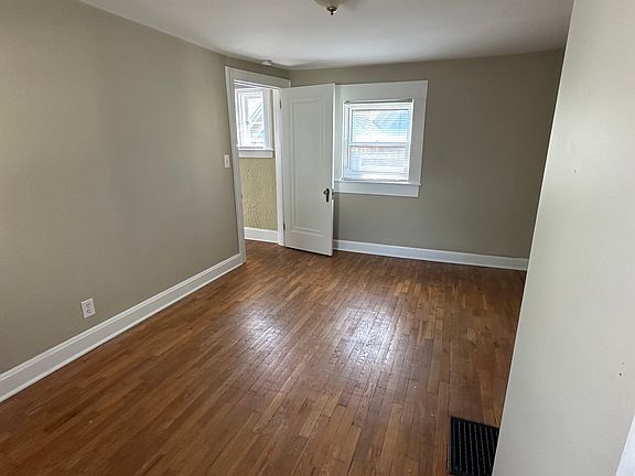 5th image of 829 W Lovell St