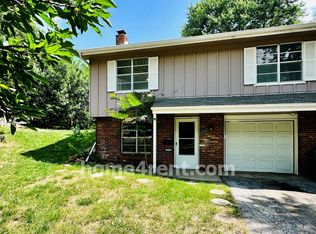 10702 W 90th Ter, Overland Park, KS 66214