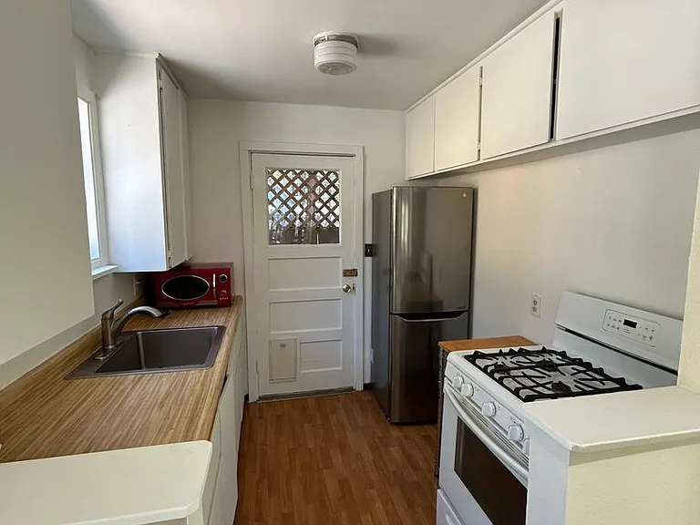 2890 Sacramento Ave — Photo 10