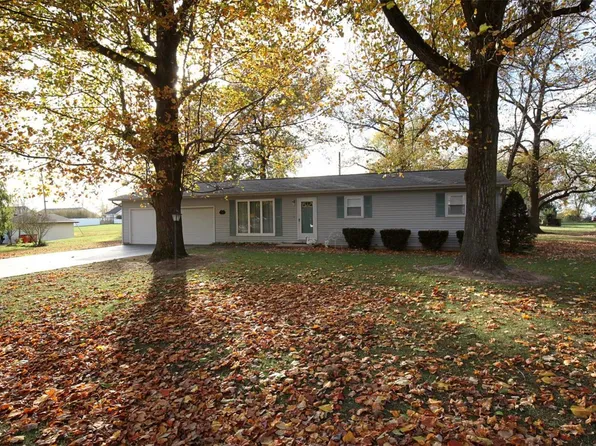 719 Hilltop Dr, Vandalia, IL 62471