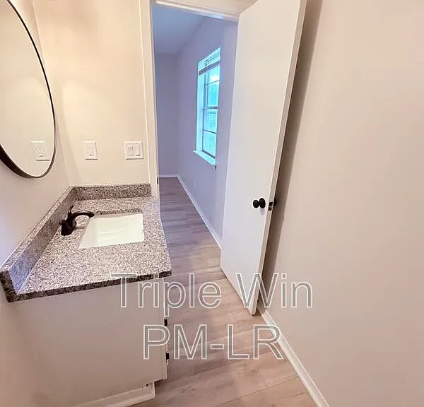 220 Randall Dr — Photo 35
