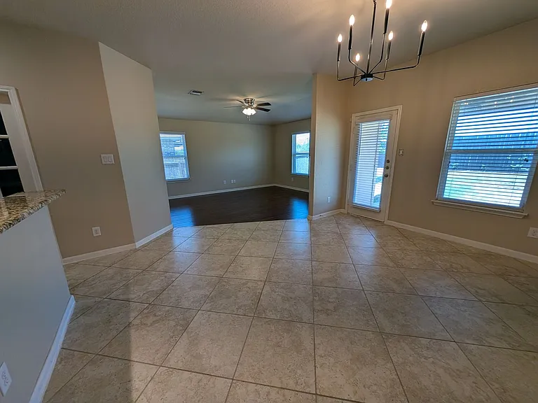 1337 Lauren St — Photo 14