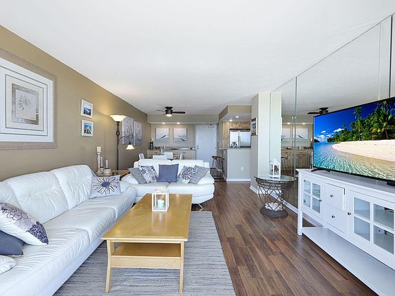 3rd image of 380 Seaview Ct APT 1909
