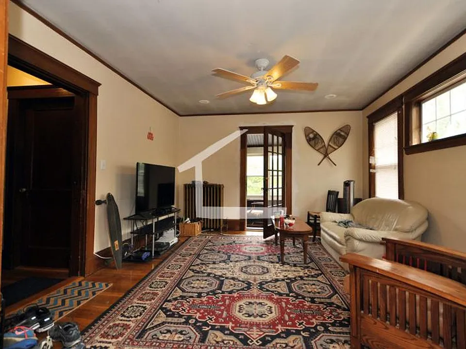 19 Lyne Rd #2B