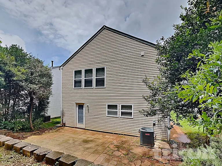 451 Presidents Ct — Photo 18