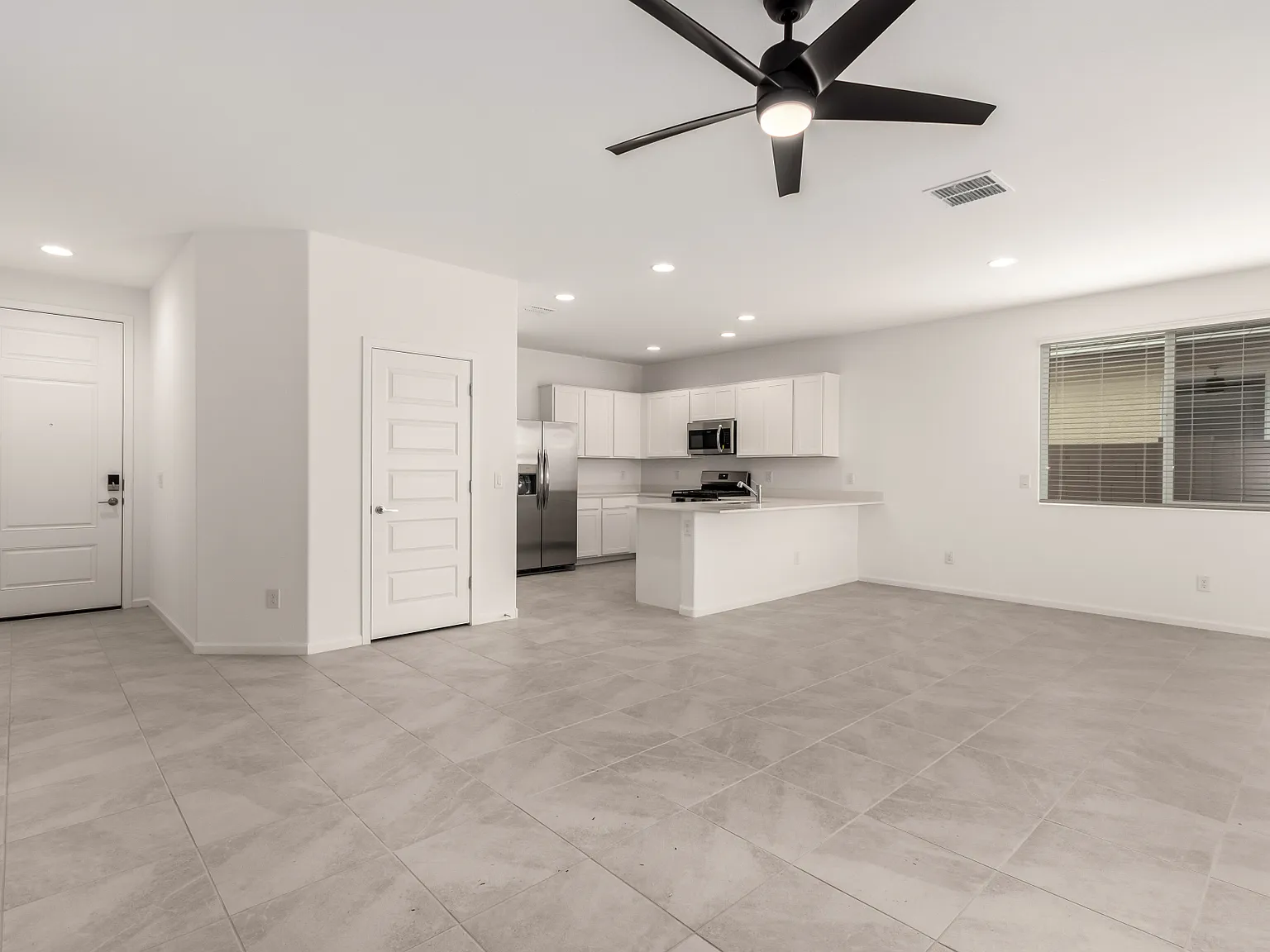 3 bed, 1401 sqft, $2,300 — Photo 3
