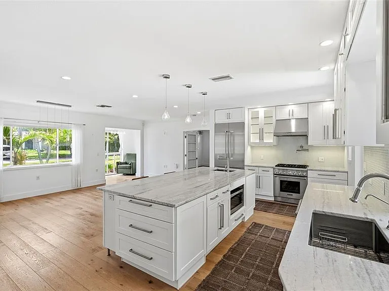 141 Giralda Blvd NE — Photo 6