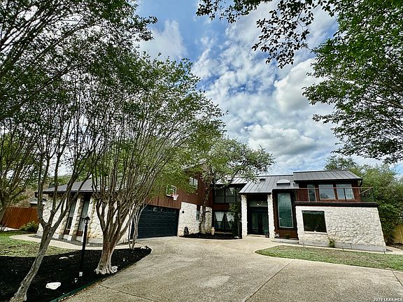 4th image of 201 COUNTRY WOOD DR