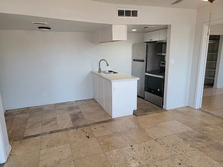 1001 N 32nd Ave #2 — Photo 2
