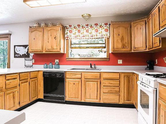 3rd image of 876 Little John Ave