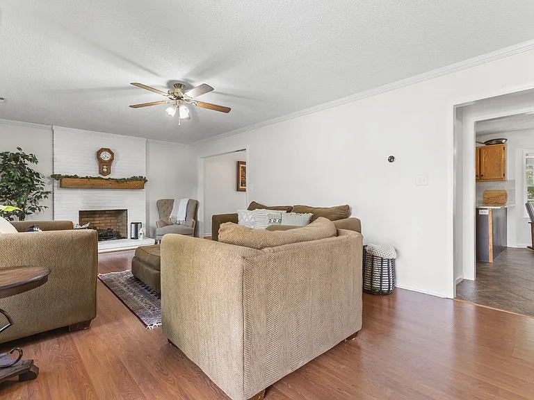 118 Archdale Dr — Photo 5