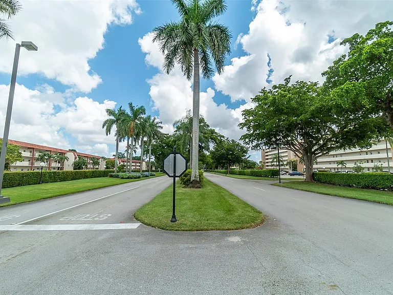 820 S Hollybrook Dr #209 — Photo 56