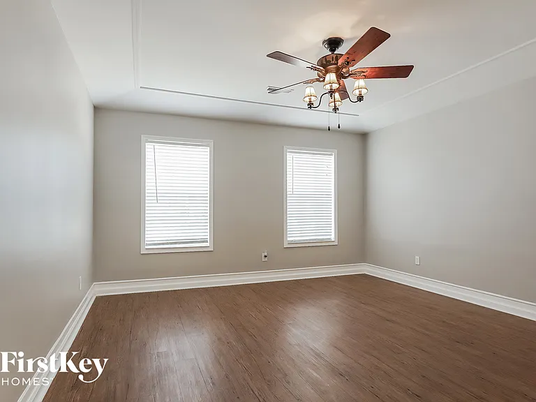2821 Saint Patrick Pl — Photo 9