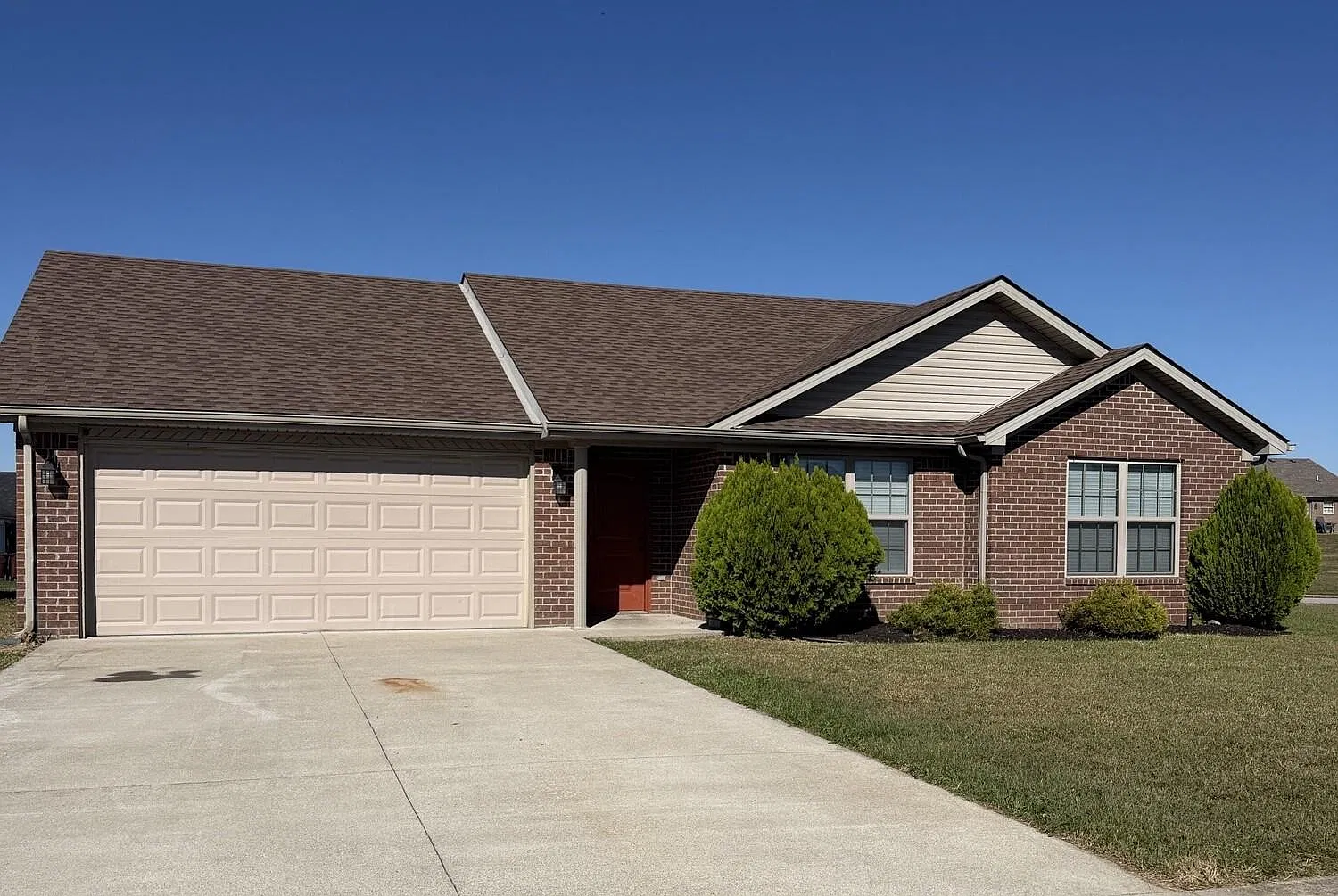 3 bed, 2.0 bath, 1242 sqft, $1,600 — Photo 2
